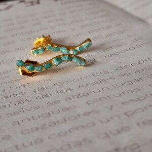 Earrings with gold plating and raw emeralds